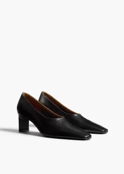 Cecilia Pump in Black Leather