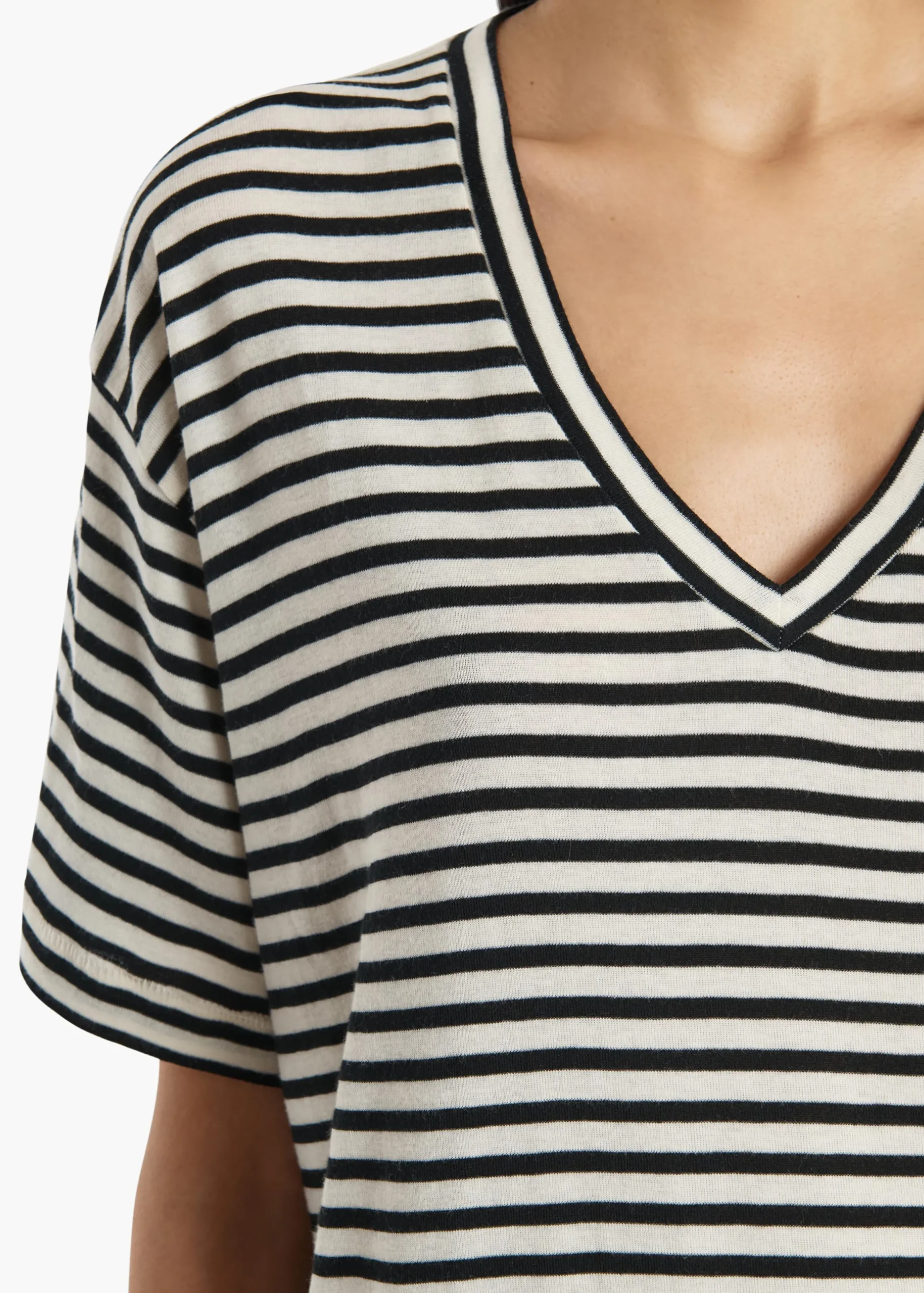 Linda T-Shirt in Black and Off White